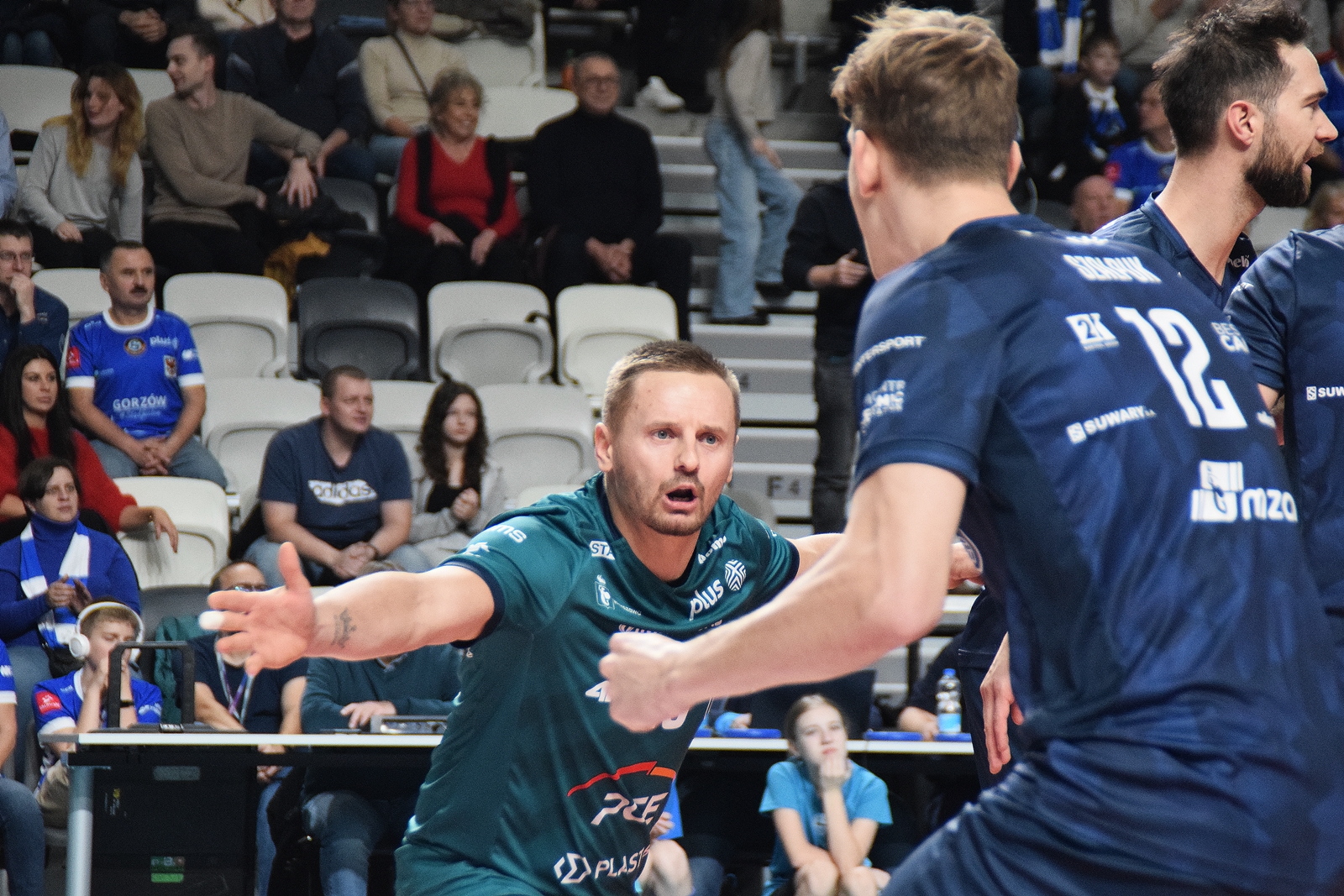 Pewna ręka kapitana Wojtaszka! Beniaminek lepszy od drużyny 25-lecia