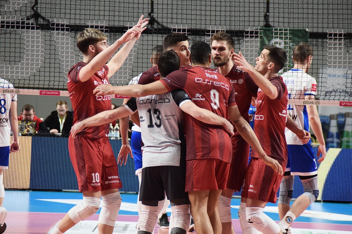 Puchar CEV: Zły początek nie przekreślił szansy. Resovia w walce o trofeum!