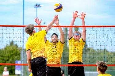 PlusLiga. Lato, więc przygotowania na plaży. PGE GiEK Skra rozpoczęła treningi