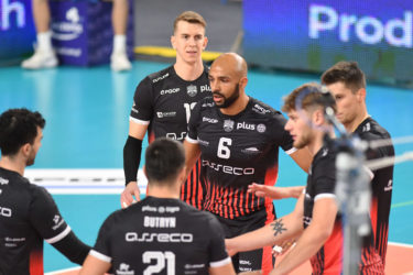 PlusLiga: Asseco Resovia Rzeszów na razie nie zachwyca, ale w domu zdobyła punkty
