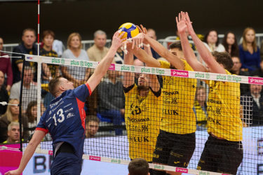 PlusLiga. Cios za cios. Mistrzowie Polski minimalnie lepsi