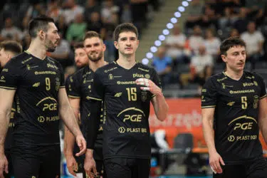 As w rękawie Projektu Warszawa. Został rzucony na głęboką wodę