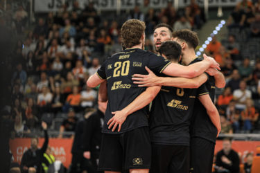 Niepokonany Projekt Warszawa zagra w hicie. Stołeczni podejmą plejadę gwiazd