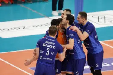 PlusLiga. Walka na dole tabeli trwa na całego. Częstochowianie z tarczą