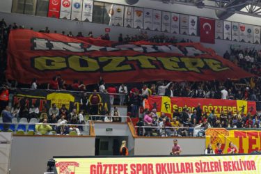 Niebezpieczne zachowania kibiców na trybunach! Mecz z udziałem Julii Szczurowskiej wstrzymany