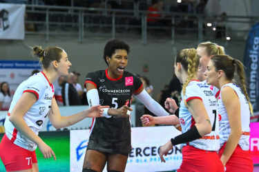 „Moją rolą jest pomagać na boisku i poza nim” – Brazylijka wciąż w głównej roli w klubie