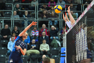 Siatkarski dreszczowiec, a w jego trakcie debiut. „Było adrenalinowo”