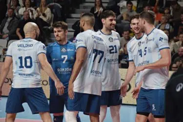 PlusLiga. Są szkoleni, szkolą się, będą szkolić… siatkarze Stilonu trenerami