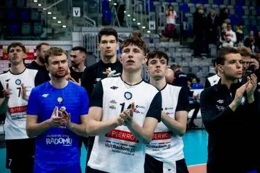 Przedłużenia, powroty i nowe transfery. Pierwszoligowcy odsłaniają kolejne karty